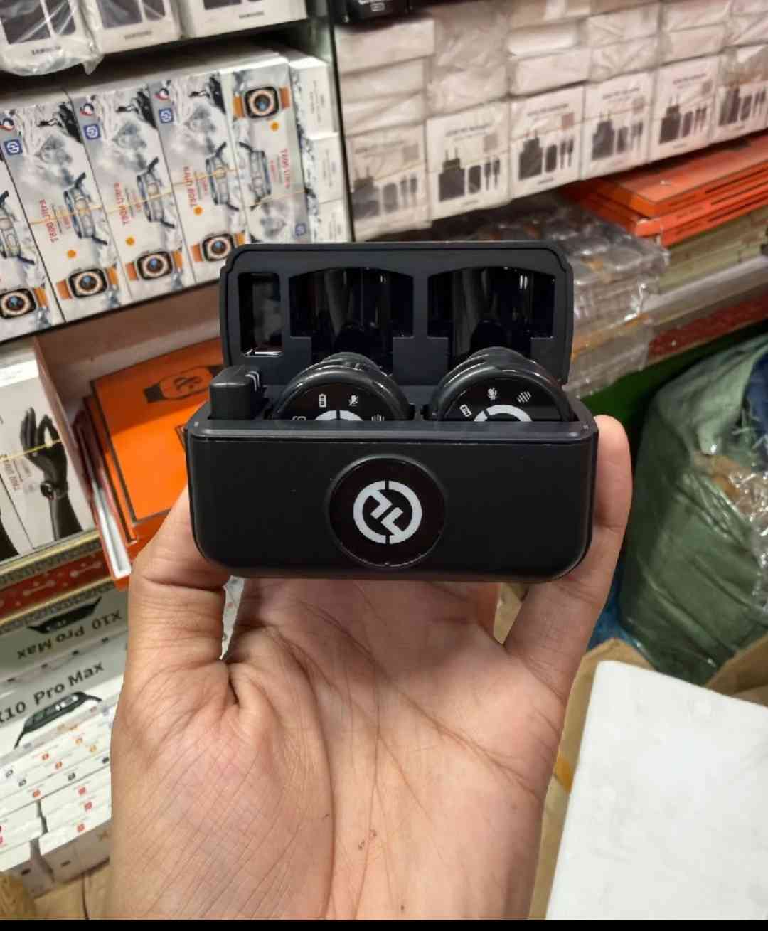 HOLLYLAND LARK M2 – Wireless Lavalier Microphone (USB-C)